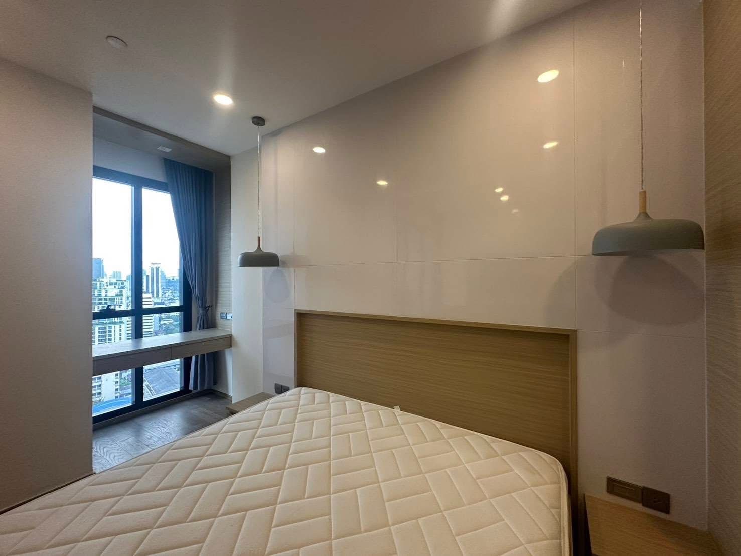 Condo for Sale in a Prime Location near Chulalongkorn University, Samyan, Ideal for Investment